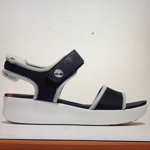 Woman’s Brand New Los Angeles Sandal